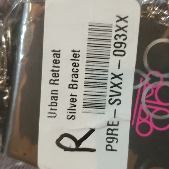6/$10 Paparazzi Urban retreat silver bracelet - Picture 3 of 3